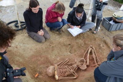 Figure 2. Grave 2 during the excavation.